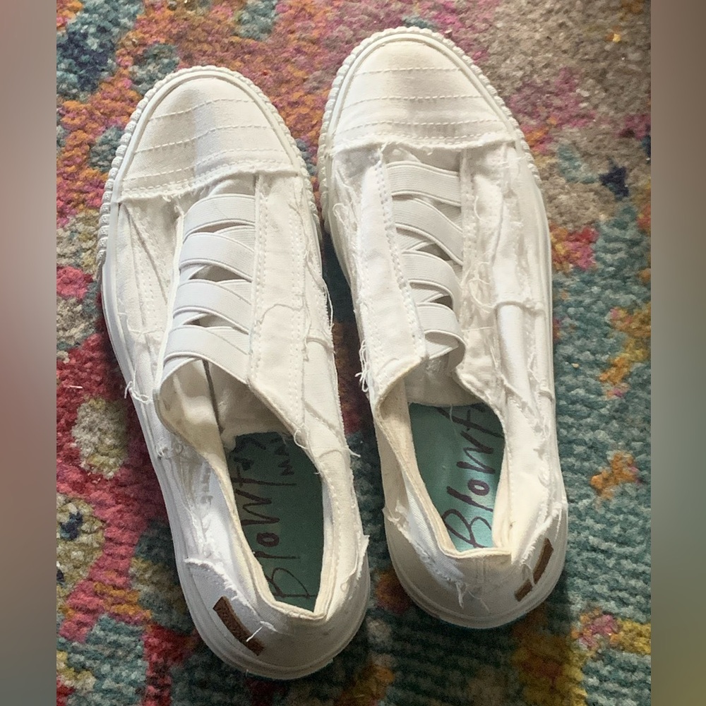 Blowfish white elastic front slip on sneakers size 8.5
